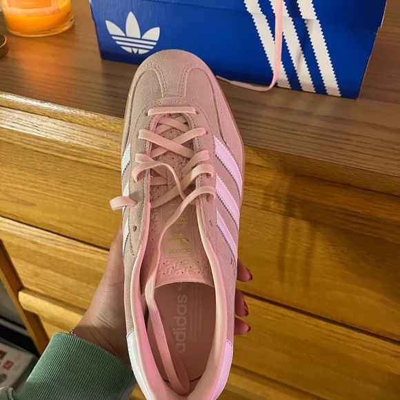 NWT Adidas Sandy Pink/Cloud White/ Gum Gazelle Sneakers - Picture 3 of 7